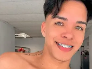 LoganPalacios livejasmin